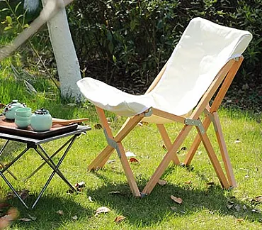 What are the essential features to look for when buying camping chairs?